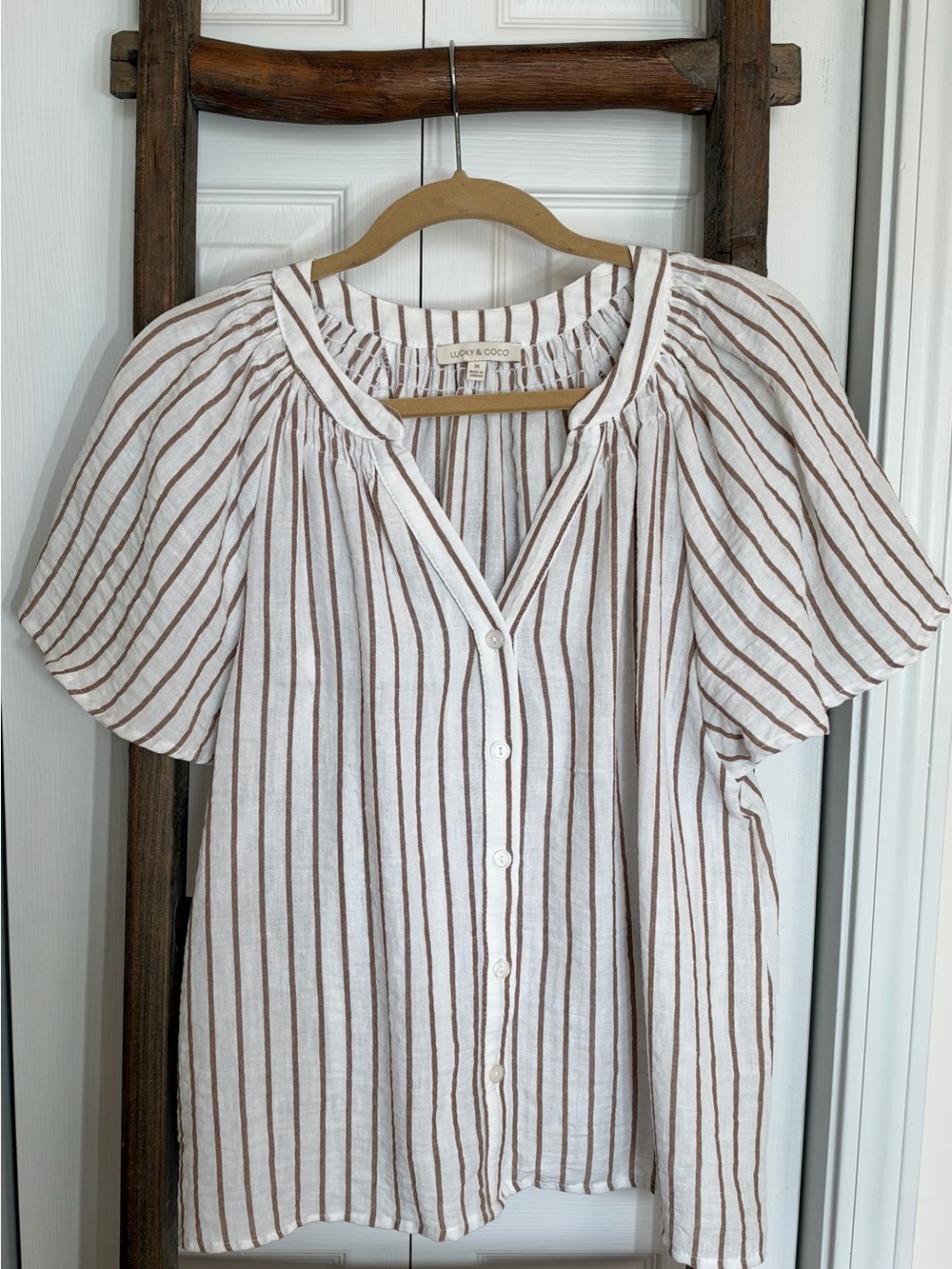 Lucky & Coco Ivory Brown Striped Flutter Sleeve Blouse Size Medium